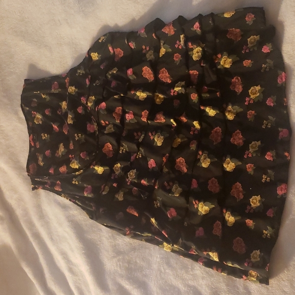 Forever 21 Tops - Forever 21 Floral Silk Ruffle tank